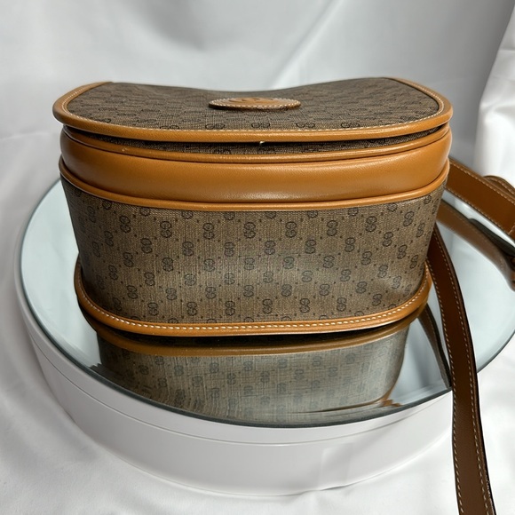 GUCCI Leather Crossbody ~EUC - Picture 4 of 17